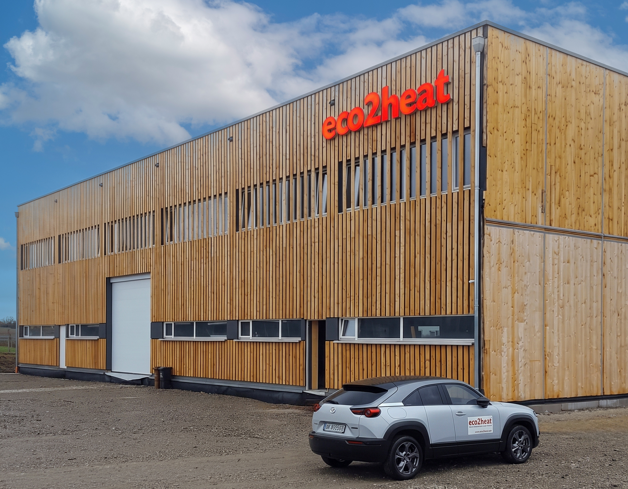 eco2heat-Produktionsgebäude am Bodensee in Überlingen mit Firmenschriftzug